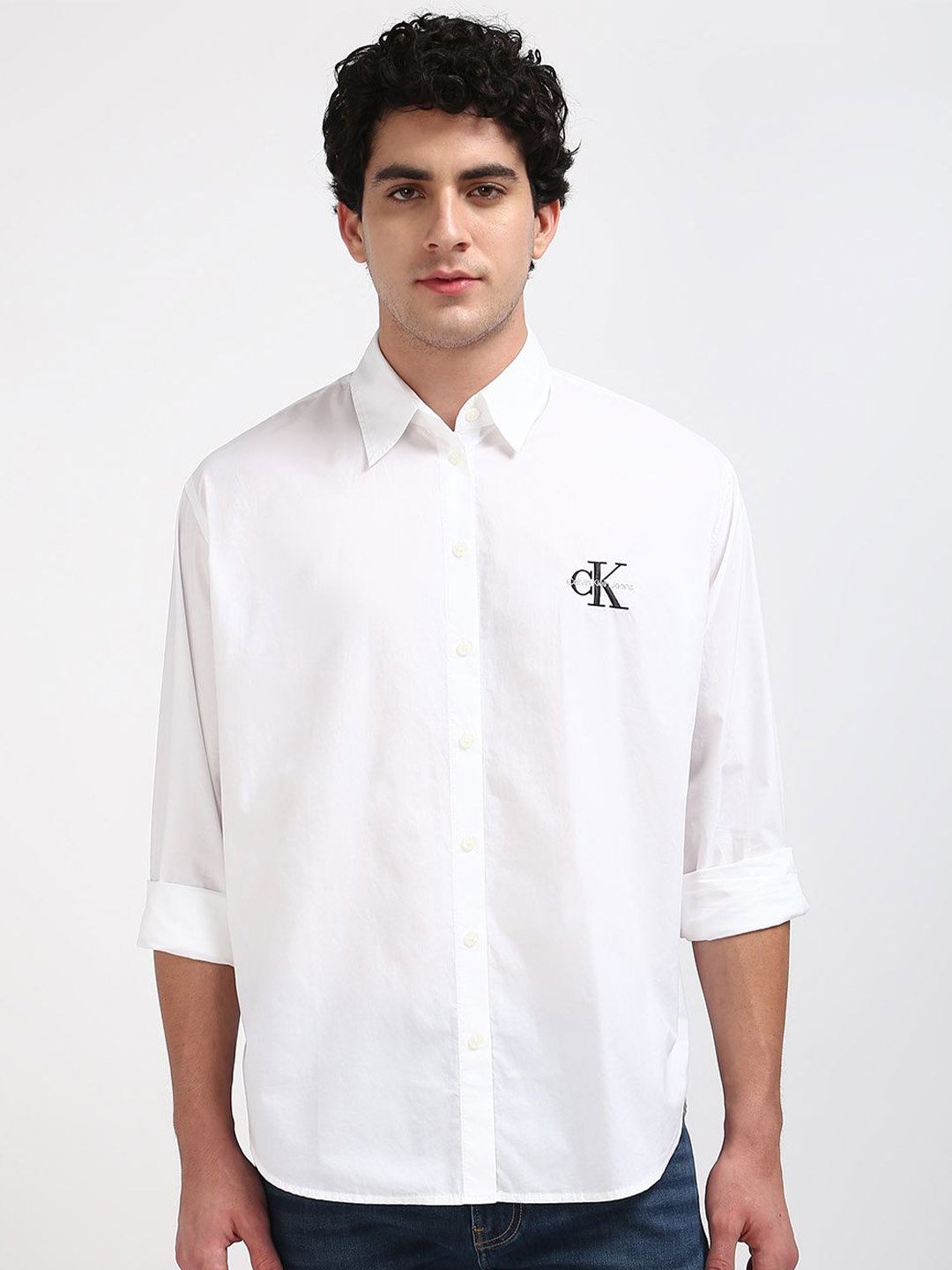 

Calvin Klein Jeans Men Spread Collar Solid Cotton Casual Shirt, White