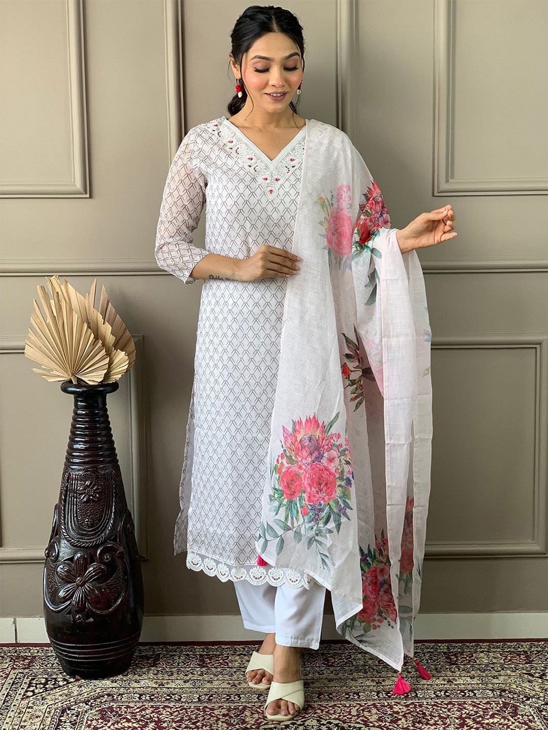 

Ishin Floral Printed Linen Kurta with Trousers & Dupatta, Off white