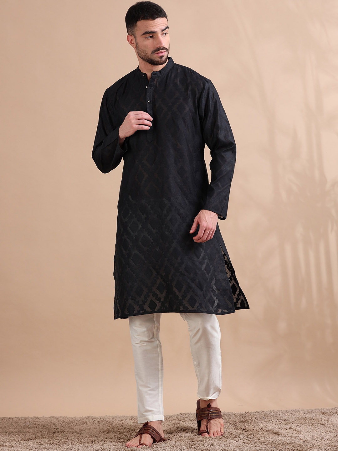 

FILORI Men Geometric Woven Design Jacquard Long Kurta, Black