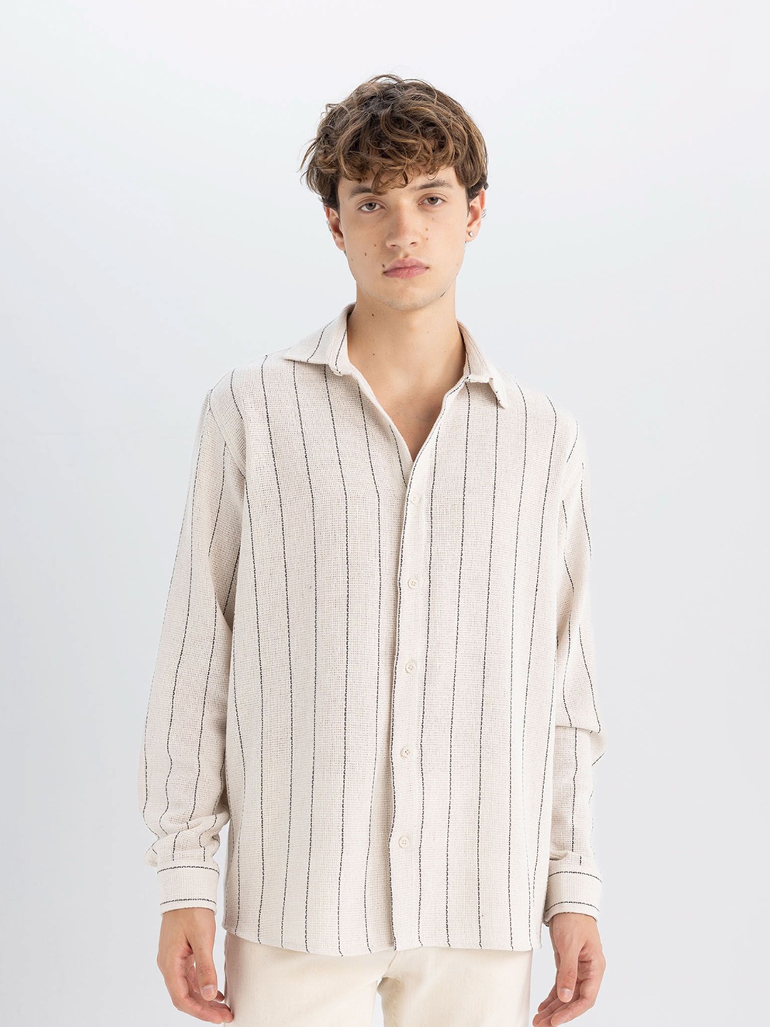 

DeFacto Men Spread Collar Vertical Striped Cotton Casual Shirt, Off white