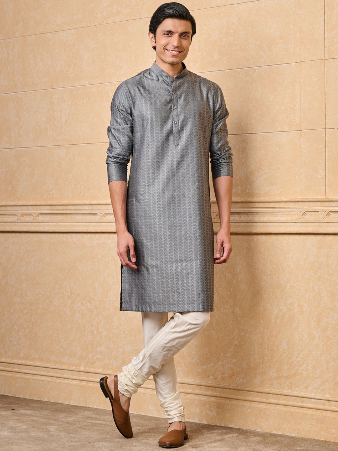 

Tasva Chevron Self Design Mandarin Collar Regular Straight Kurta With Churidar, Grey