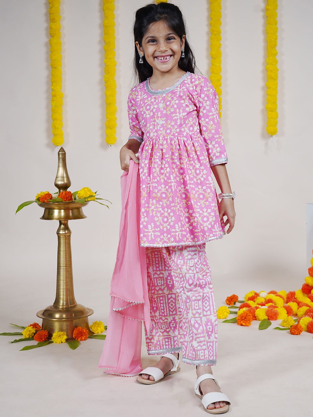 

KiddoPanti Girls Floral Printed Sequinned Pure Cotton Kurta with Trousers & Dupatta, Pink