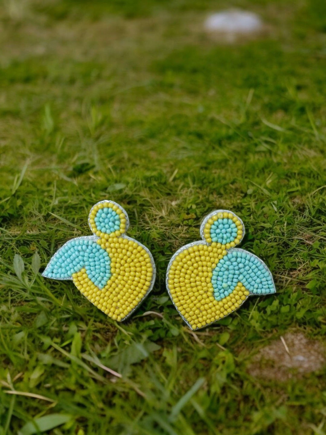 

PRIAANSHA CREATIONS Rhinestone Beaded Studs, Yellow