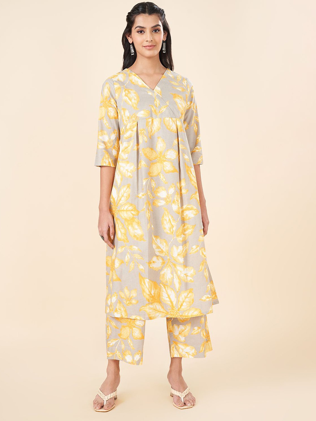 

RANGMANCH BY PANTALOONS Women Floral Printed Kurta with Palazzos & With Dupatta, Yellow