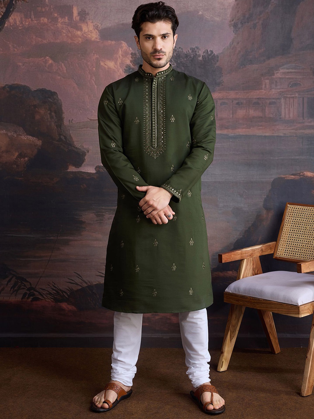 

House of Pataudi Embroidered Thread Work Mandarin Collar Straight Kurta With Trouser, Olive