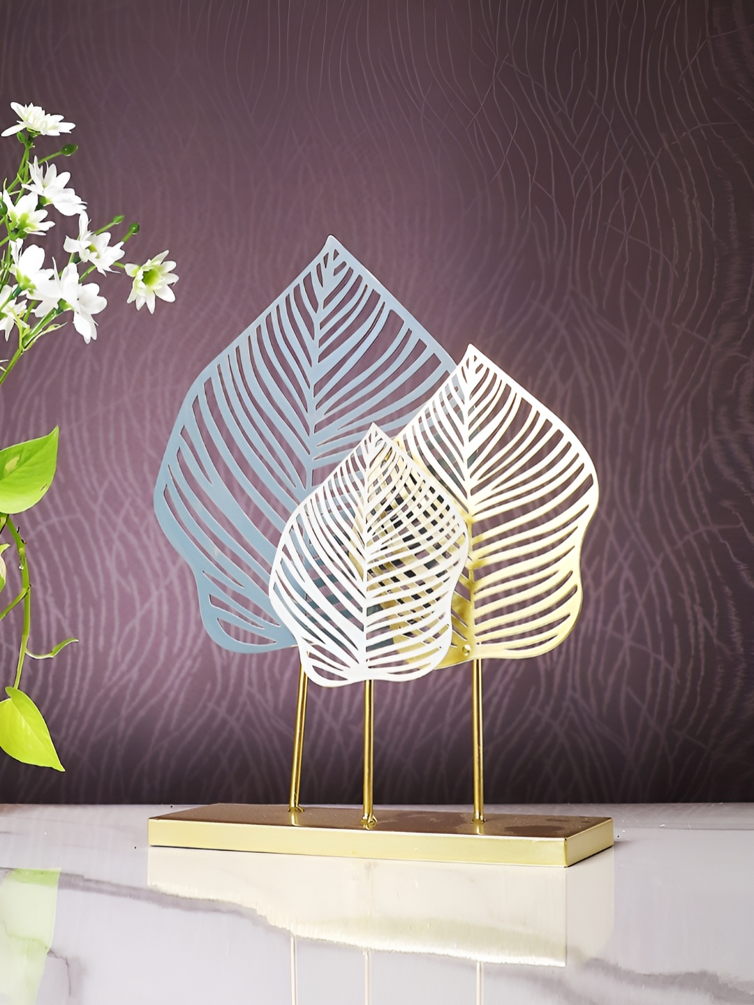 

TAYHAA Gold-Toned Vertical Metal Leaves Figurine Showpiece