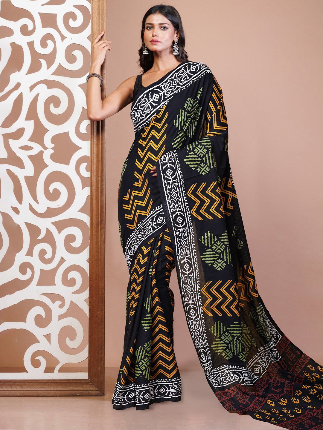 

Unnati Silks Ethnic Motifs Pure Cotton Handloom Block Print Saree, Black