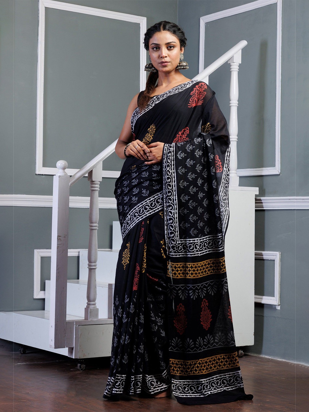

Unnati Silks Ethnic Motifs Pure Cotton Handloom Block Print Saree, Black