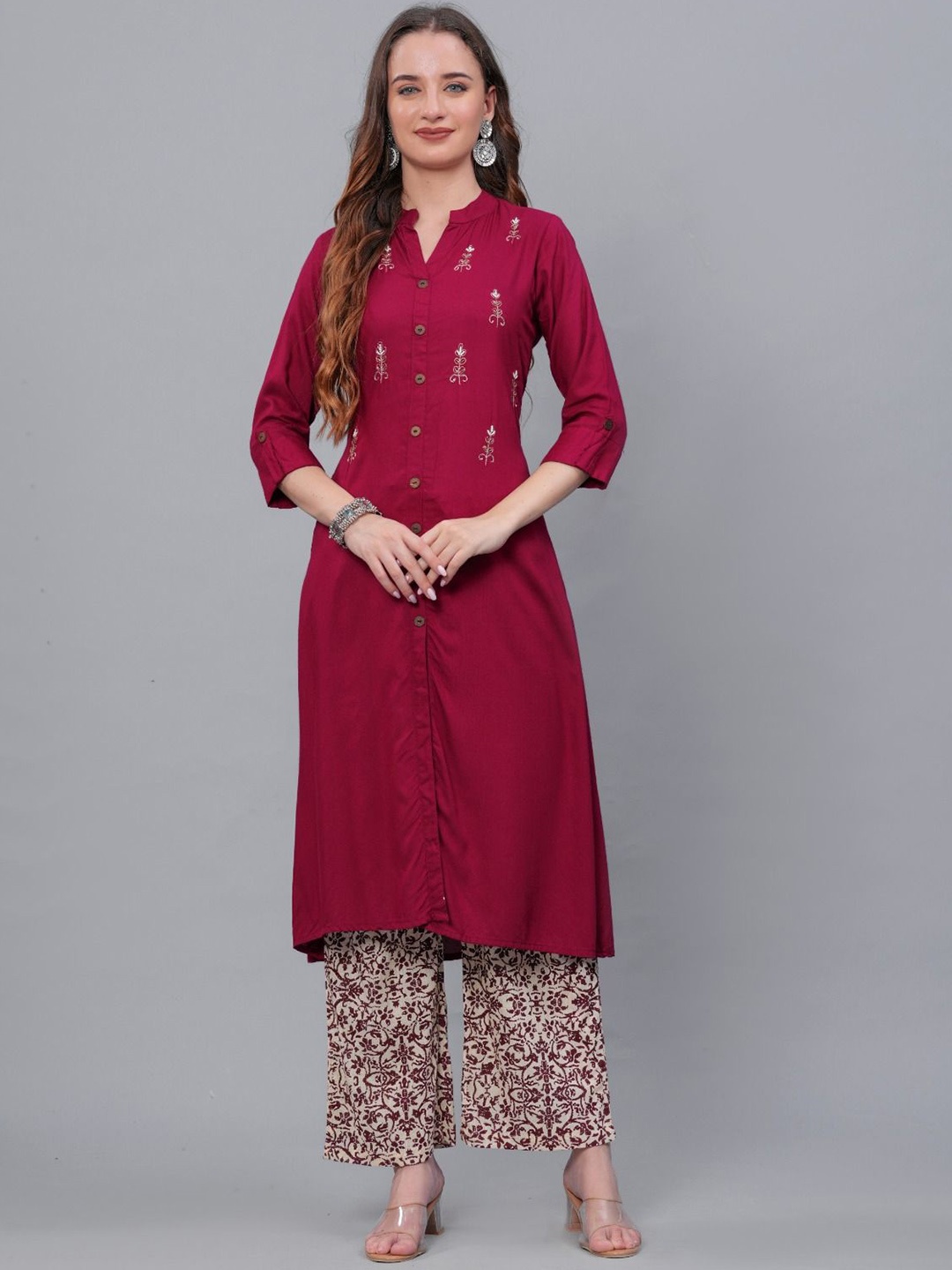 

MAUKA Women Embroidered Regular Kurta with Palazzos, Maroon