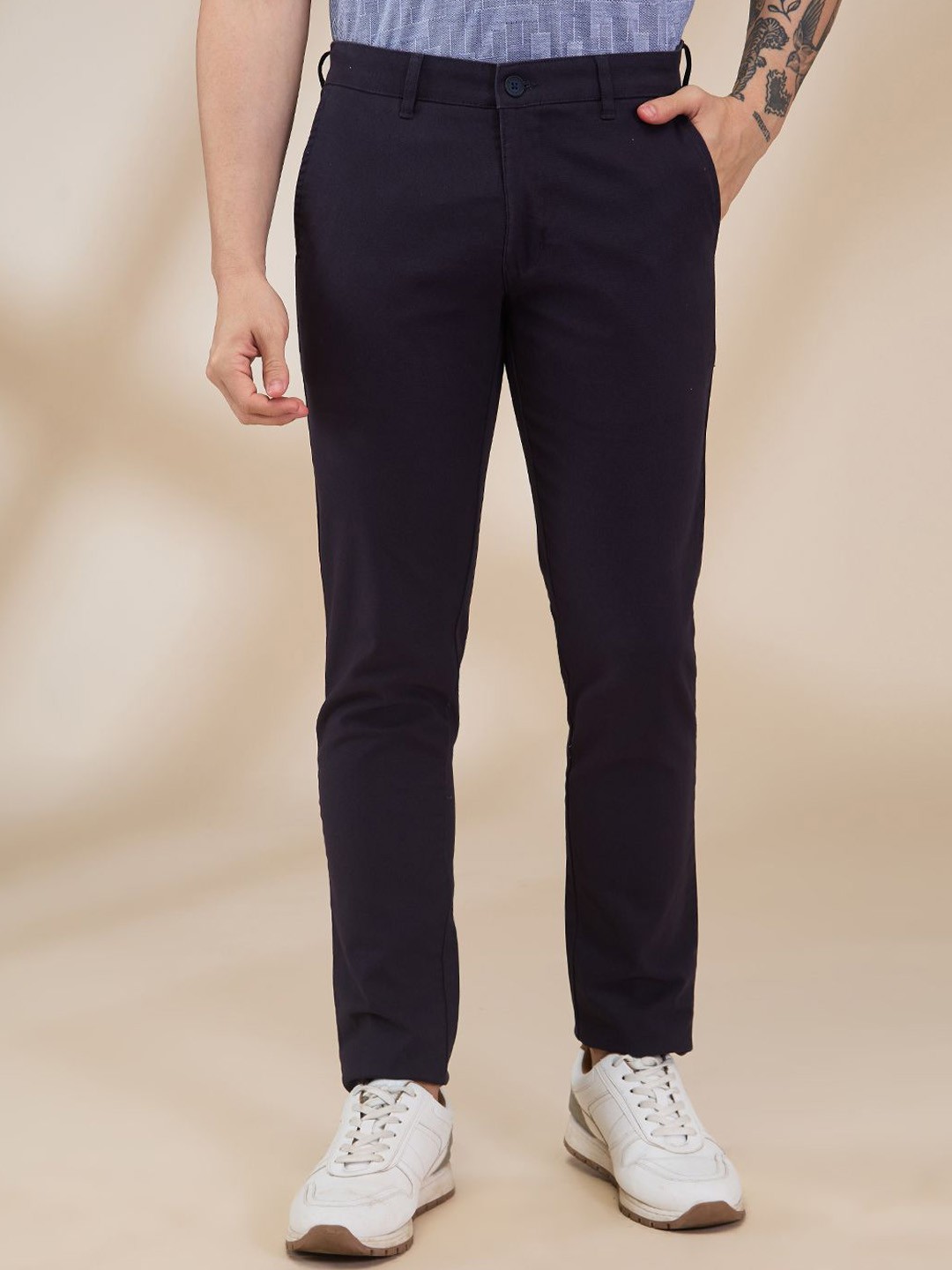 

Parx Men Tapered Fit Low-Rise Solid Trousers, Black