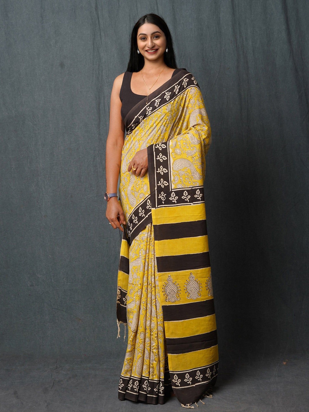 

Unnati Silks Ethnic Motifs Art Silk Handloom Bagru Saree, Yellow