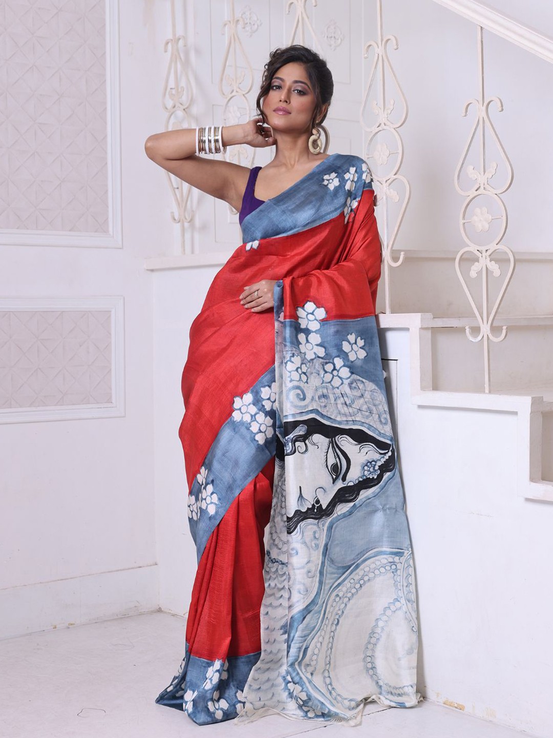 

Charukriti Embellished Printed Pure Silk Saree, Red