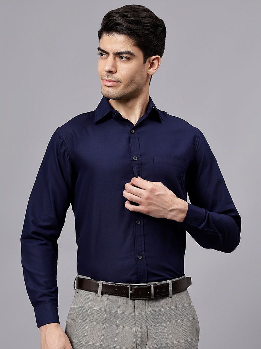 

Vida Loca Men India Slim Spread Collar Solid Cotton Slim Fit Formal Shirt, Navy blue