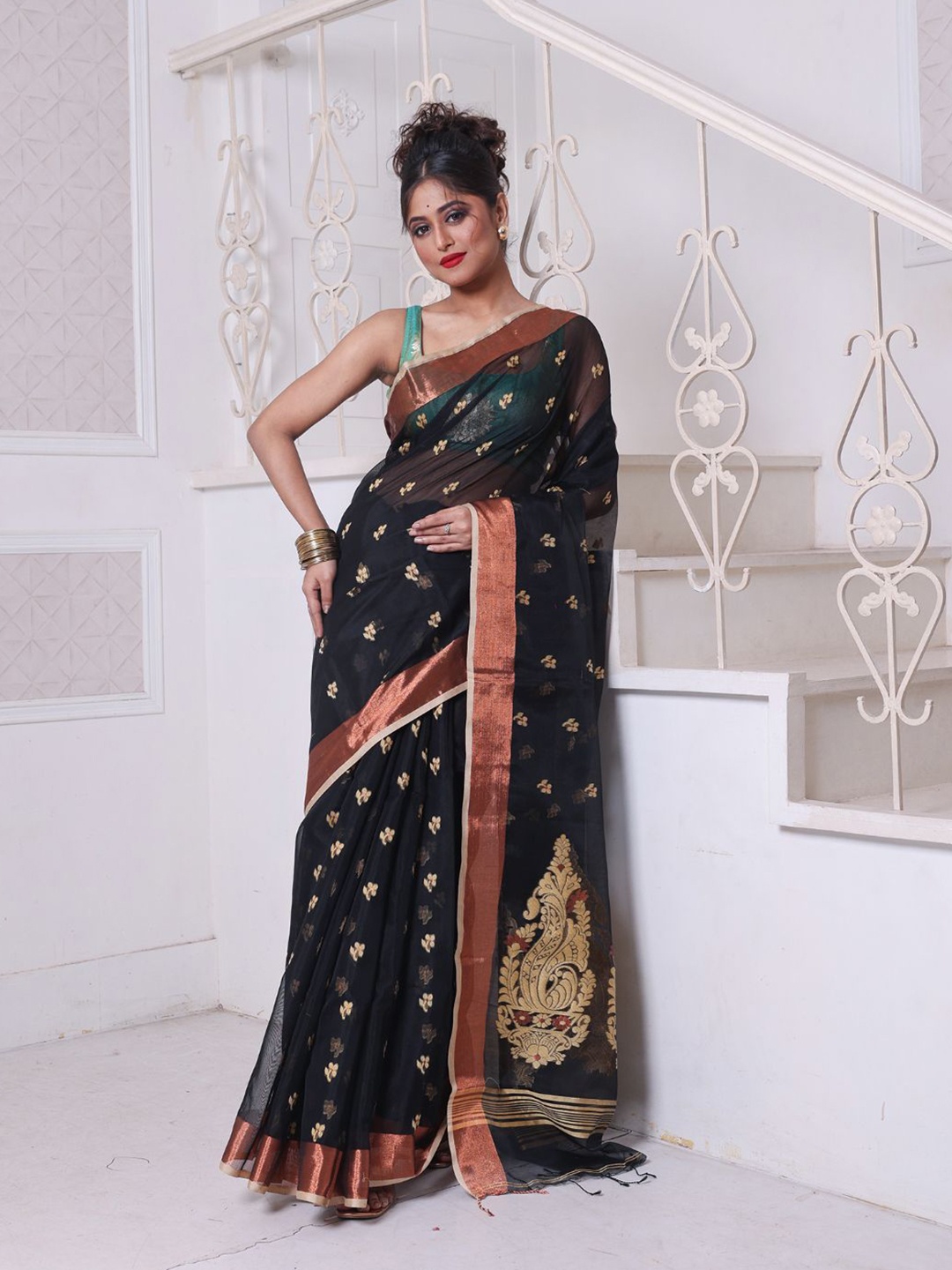 

Charukriti Women Ethnic Motifs Black Cotton Zari Saree