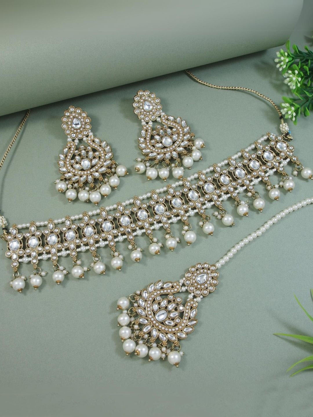 

I Jewels Gold Plated Kundan Studded & Pearls Beaded Jewellery Set