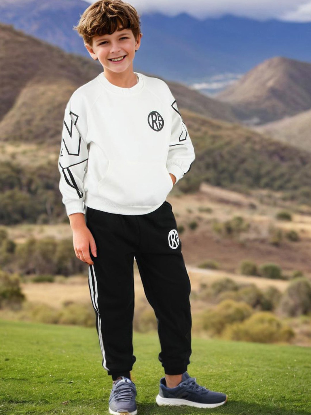 

INCLUD Boys Printed Round Neck Long Sleeves Sweatshirt With Jogger, White