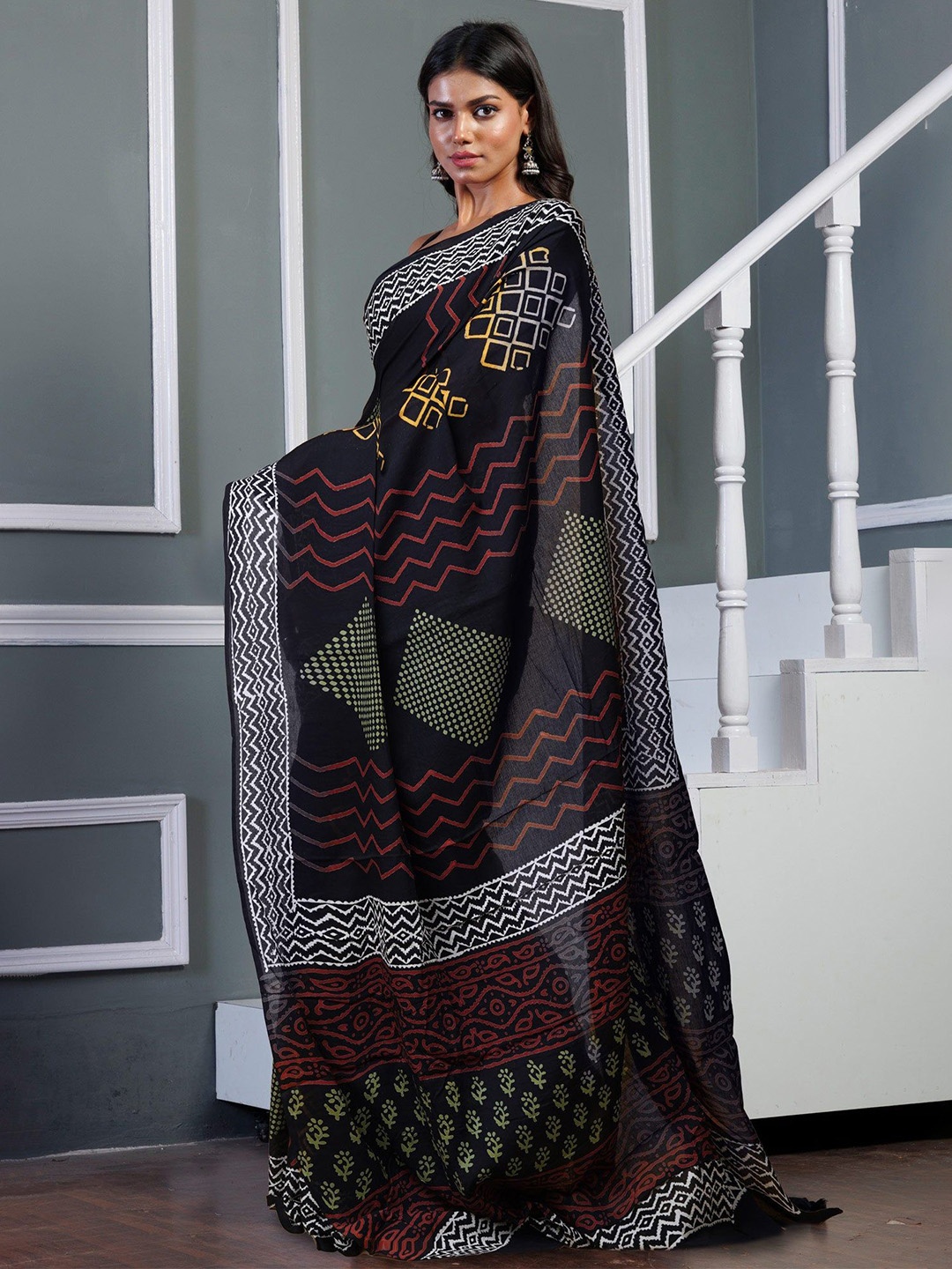 

Unnati Silks Ethnic Motifs Pure Cotton Handloom Block Print Saree, Black