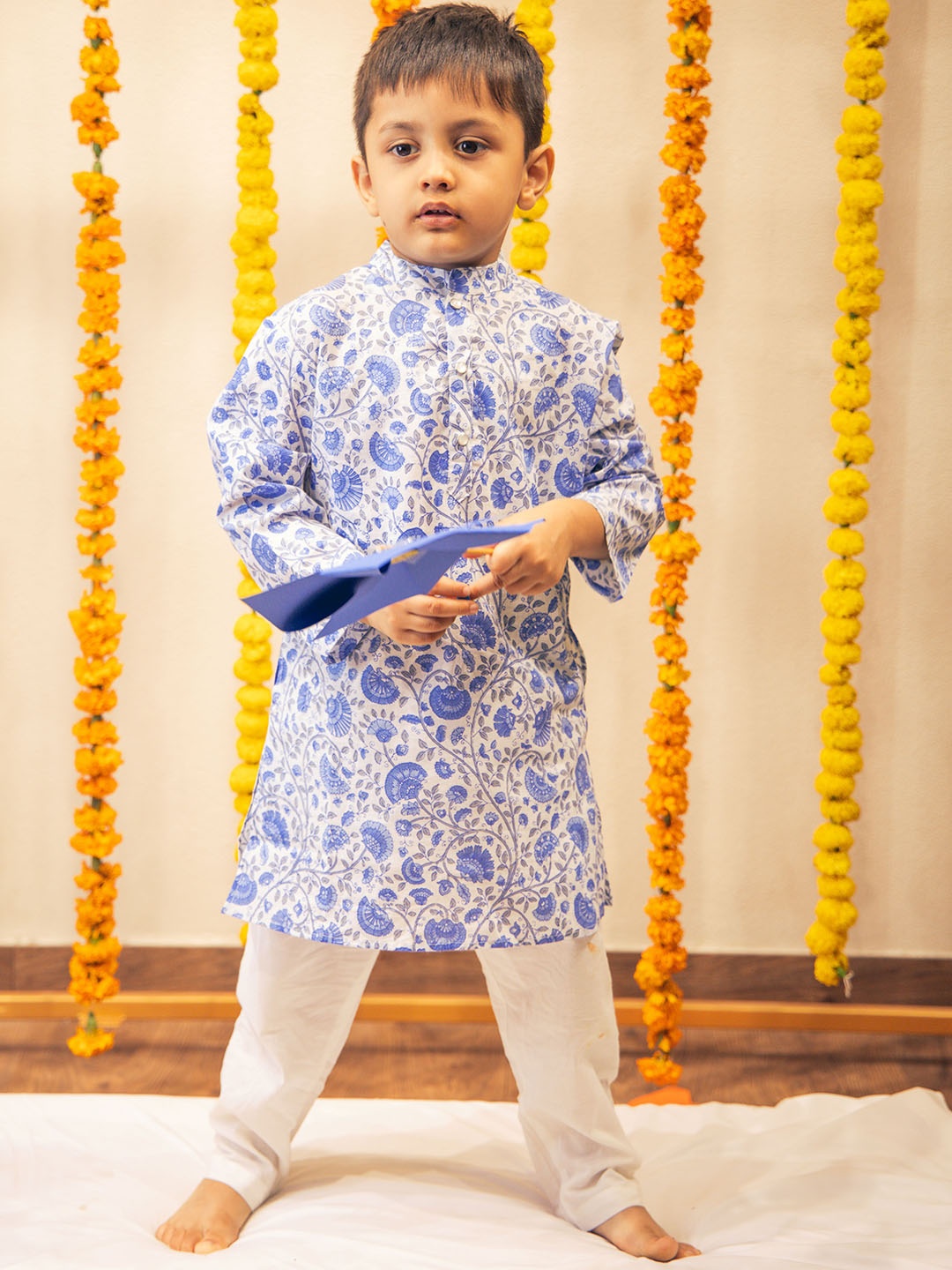 

Hoshi by A&T Boys Floral Printed Pure Cotton Kurta With Pyjamas, Blue