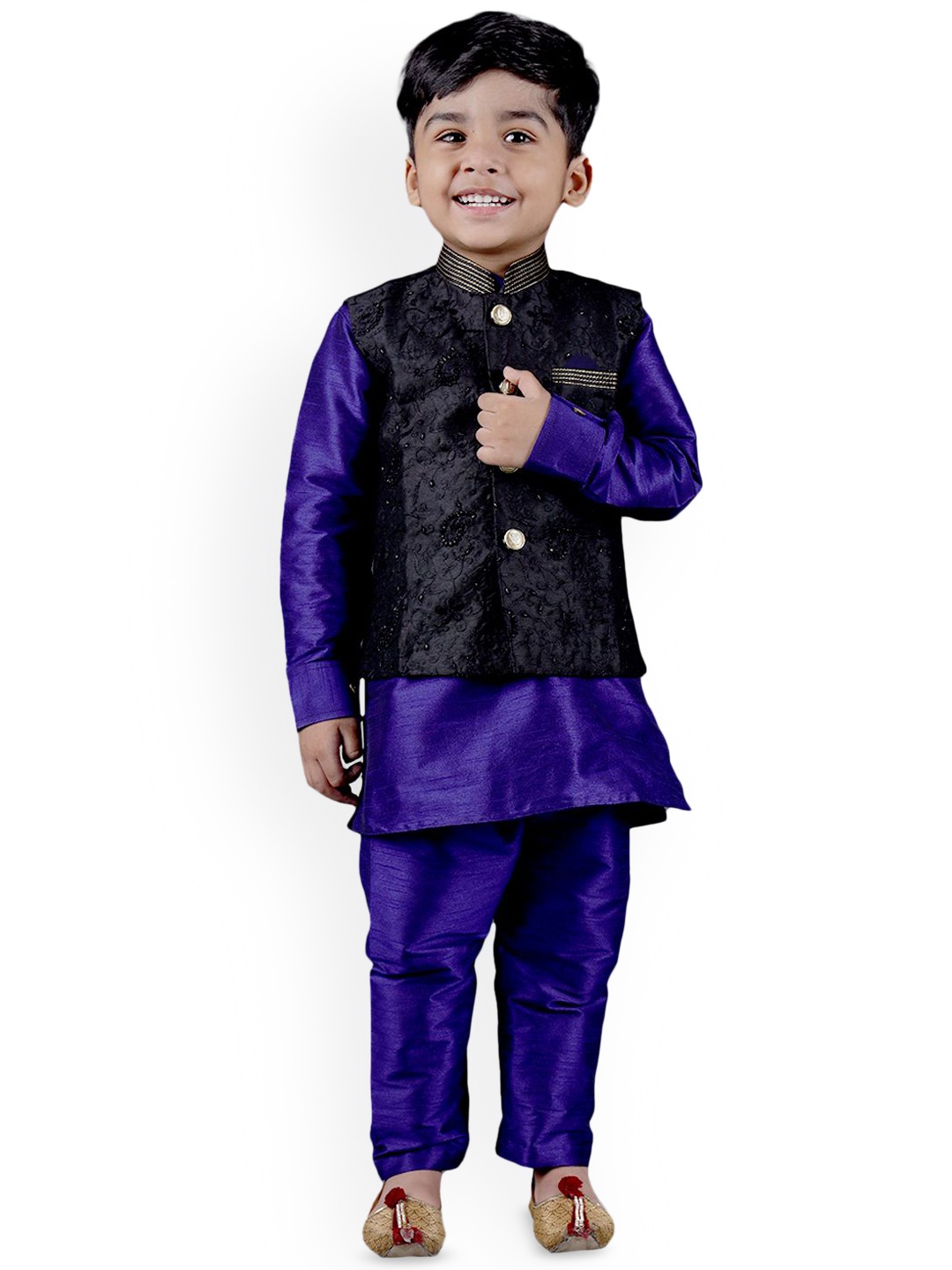 

Pehanaava Boys Embroidered Regular Thread Work Straight Kurta with Pyjamas, Blue