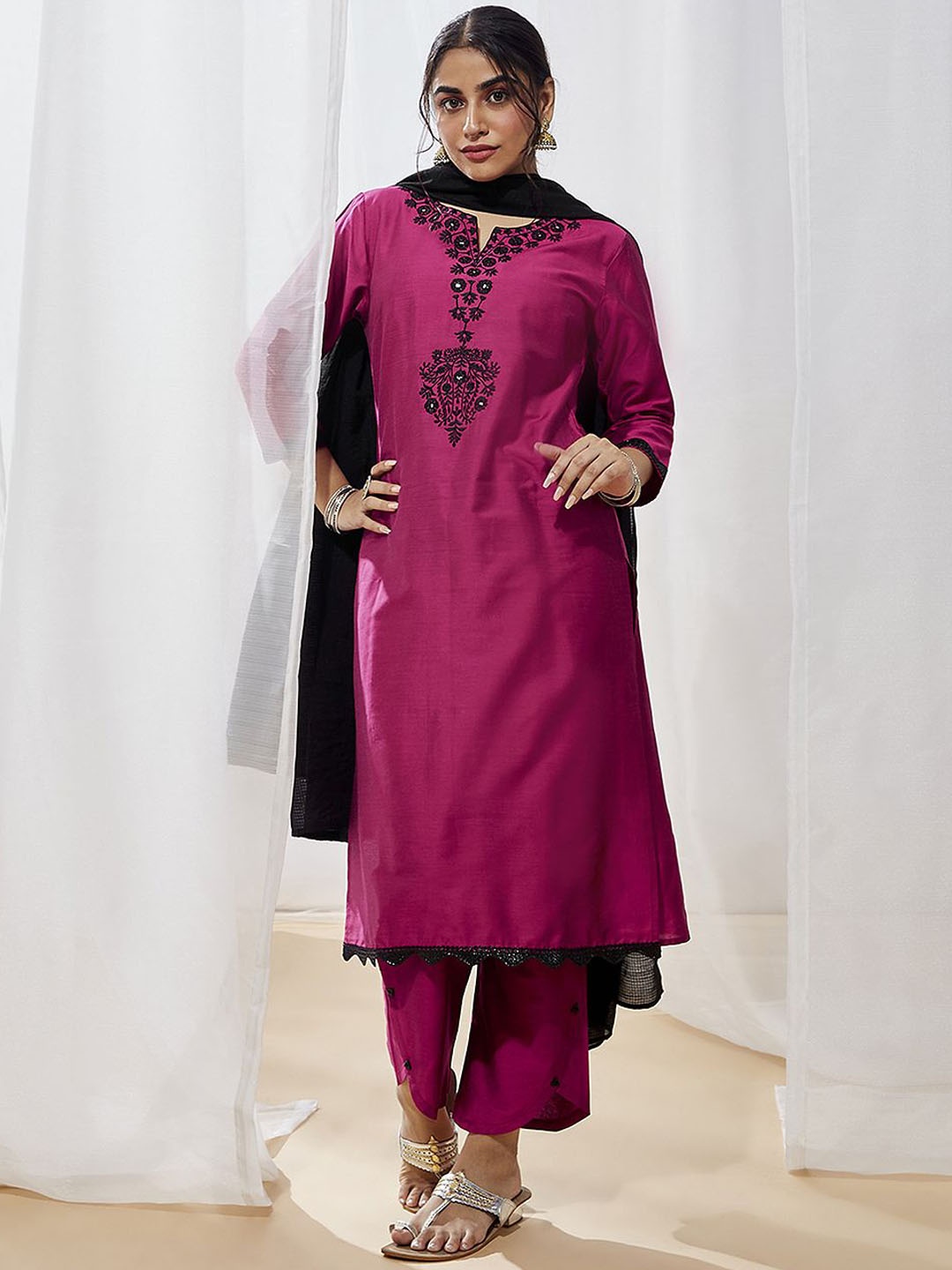 

VASTRAMAY Floral Yoke Design Regular Mirror Work Kurta With Pyjamas & Dupatta, Magenta
