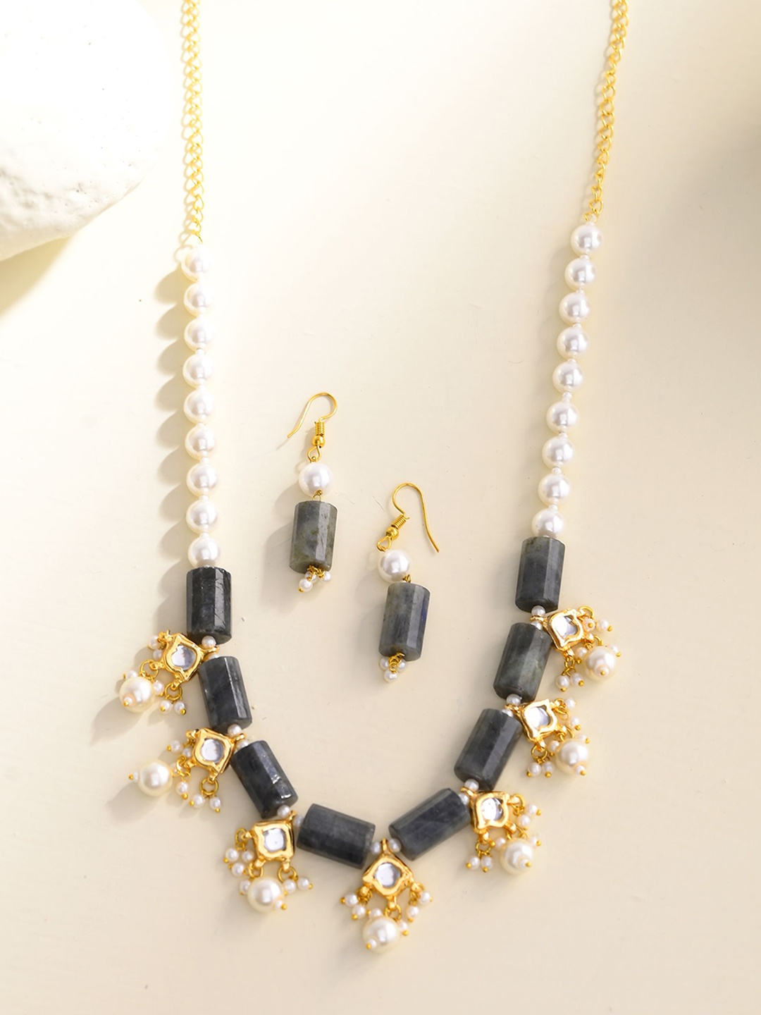 

DASTOOR Gold-Plated Stone-Studded Necklace & Earrings