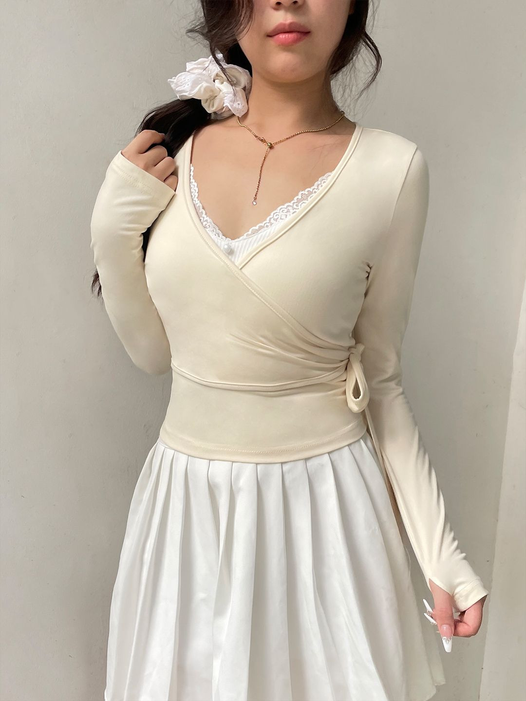 

StyleCast Women Solid V-Neck Top, Cream