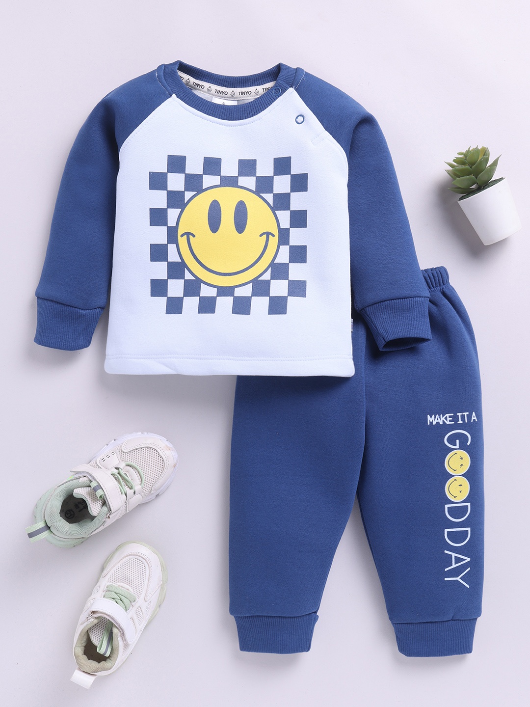 

YK X Tinyo Infant Boys Smiley Printed Fleece T-shirt with Joggers For Winter, Blue