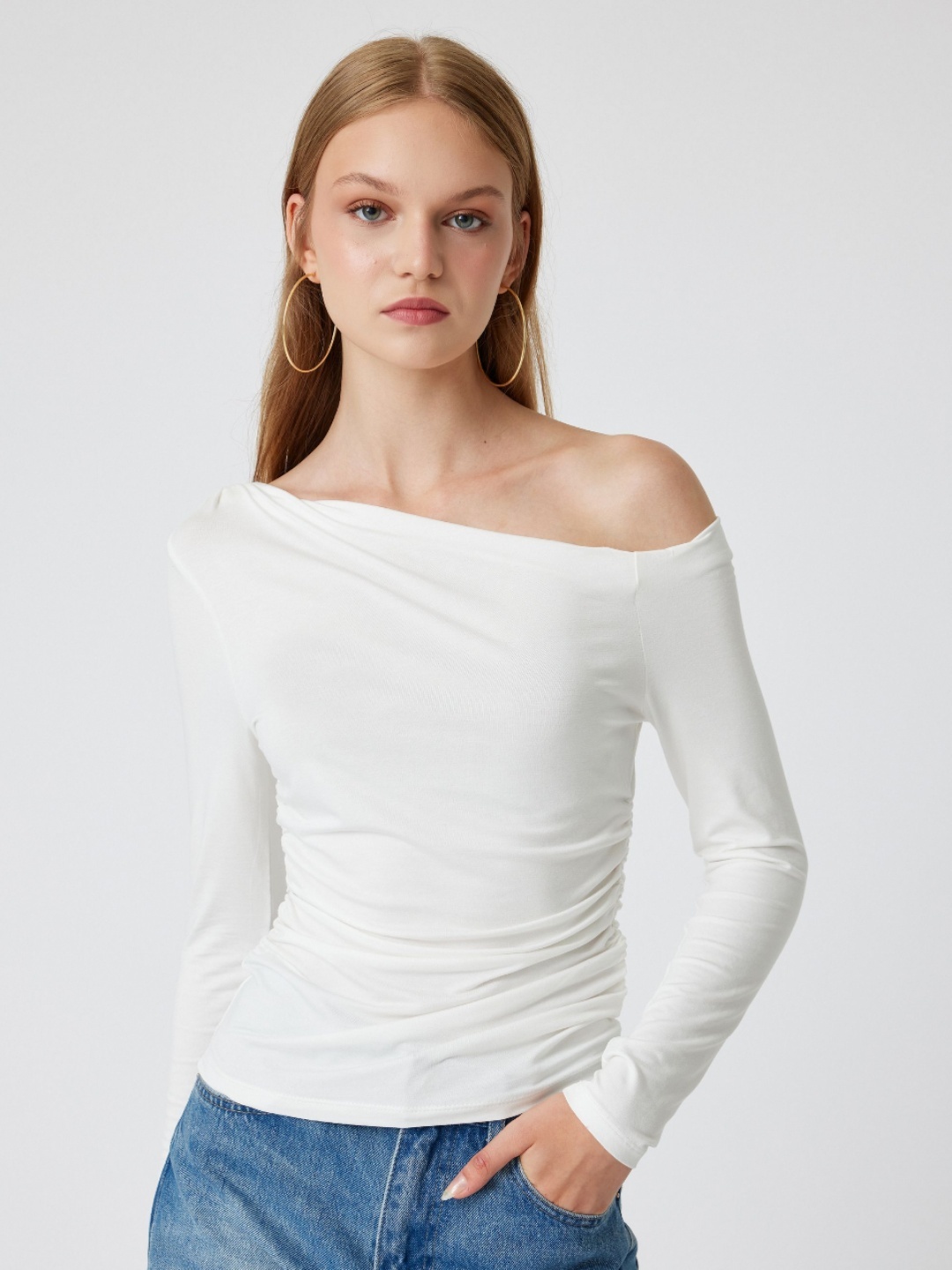 

Koton Women Solid V-Neck Slim Fit T-shirt, White