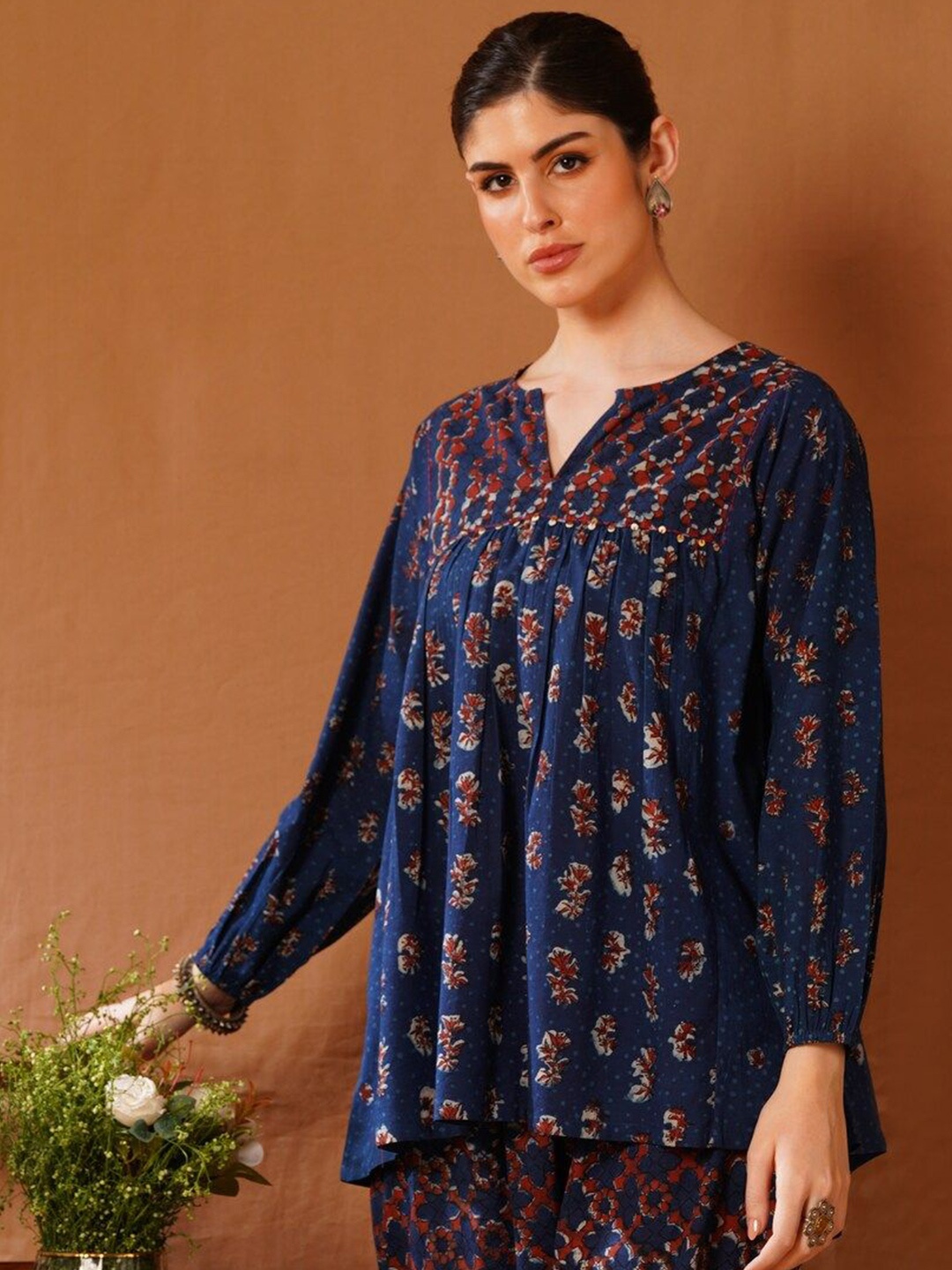

JAYPORE Women Ethnic Motifs Printed Round Neck Cotton Top, Navy blue
