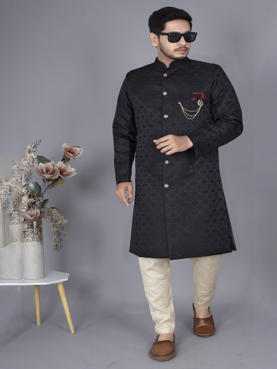 

Xepon Geometric Woven Design Straight Kurta with Pyjamas, Black