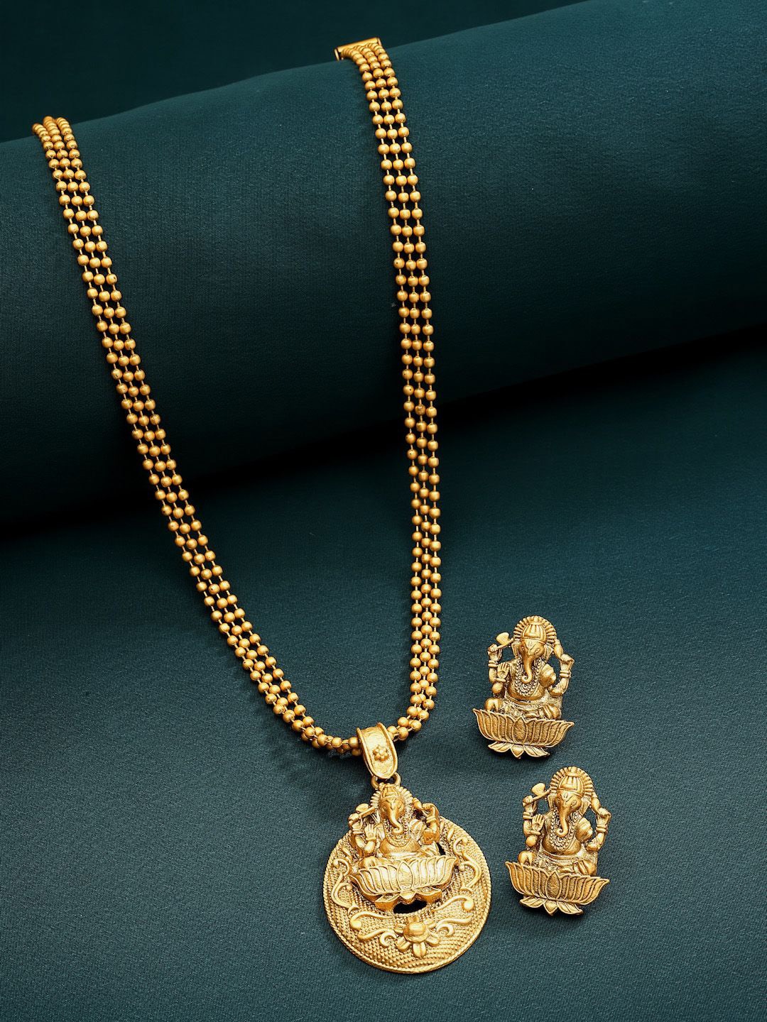 

Anouk Gold Plated Temple Jewellery Set