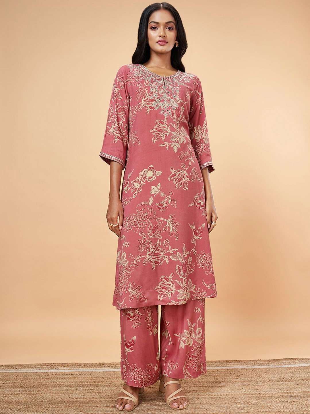 

Marigold Lane Women Floral Printed Regular Kurta with Palazzos, Mauve