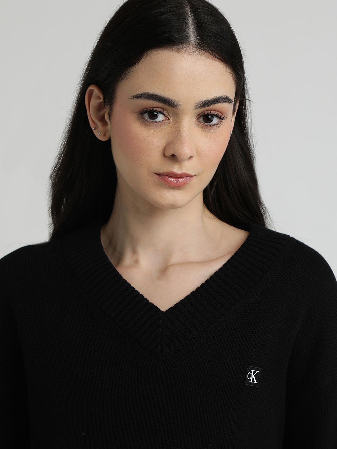 

Calvin Klein Jeans Women Pure Cotton V-Neck Pullover, Black