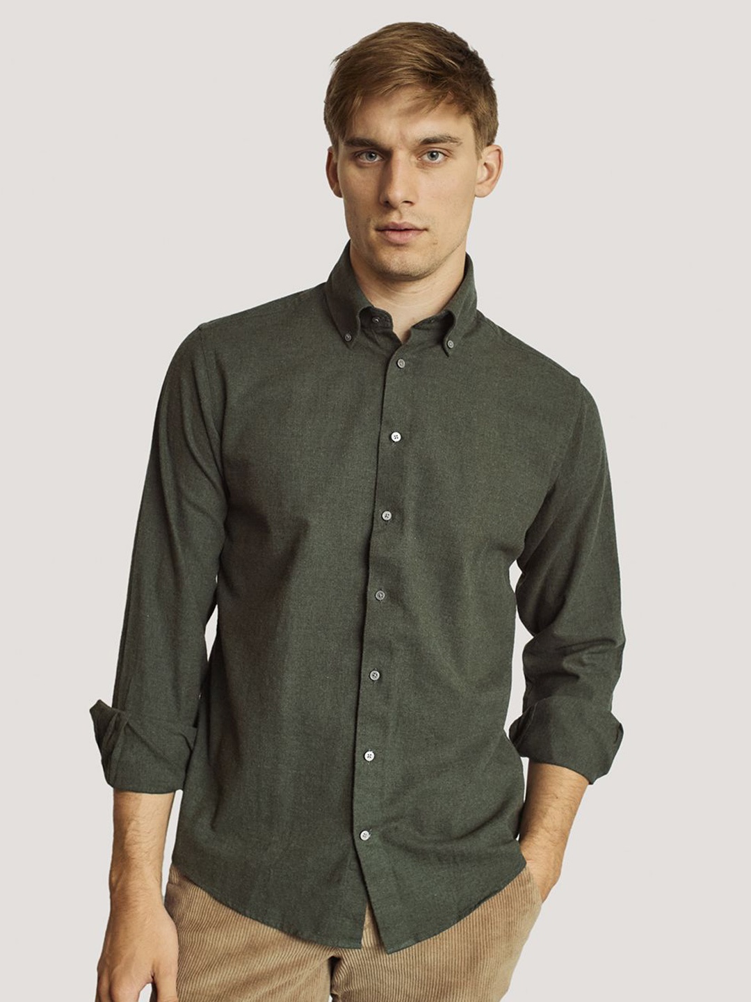 

Bruun & Stengade Men Button-Down Collar Solid Cotton Casual Shirt, Green