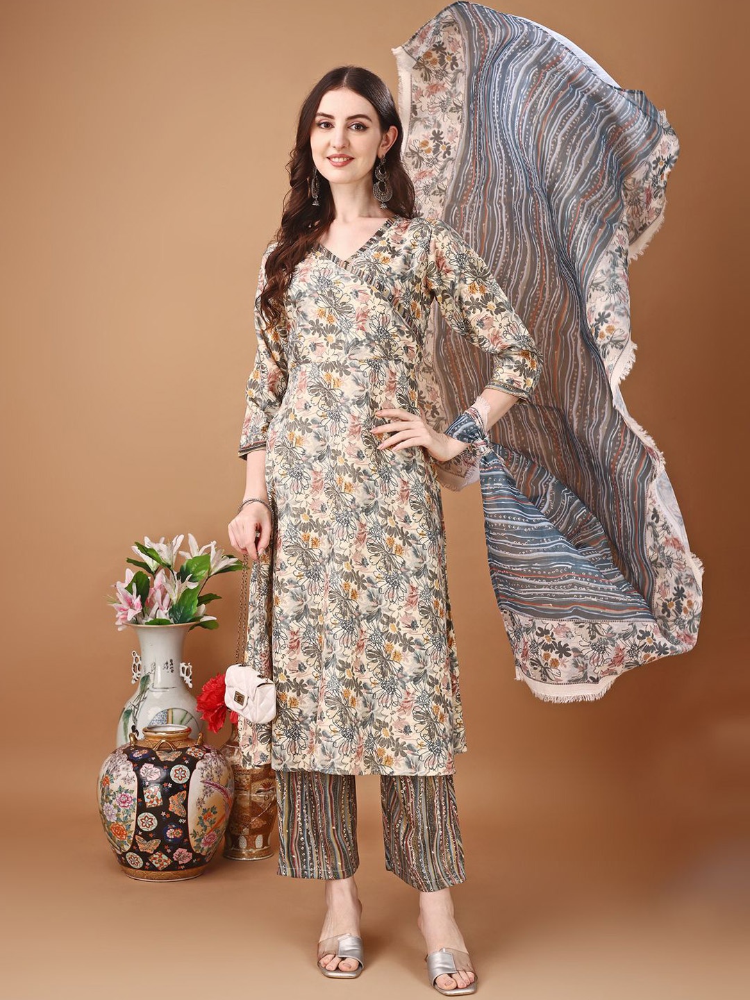 

KALINIFloral Printed Regular A Line Kurta with Palazzos & Dupatta, Grey