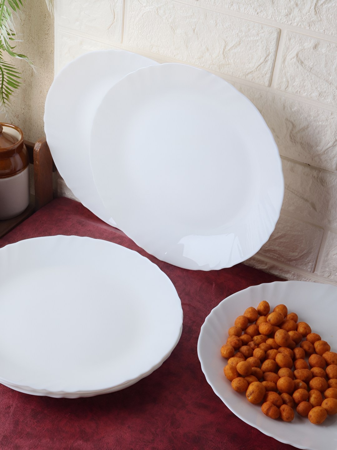 

Aura White 6 Pieces Glass Glossy Plates
