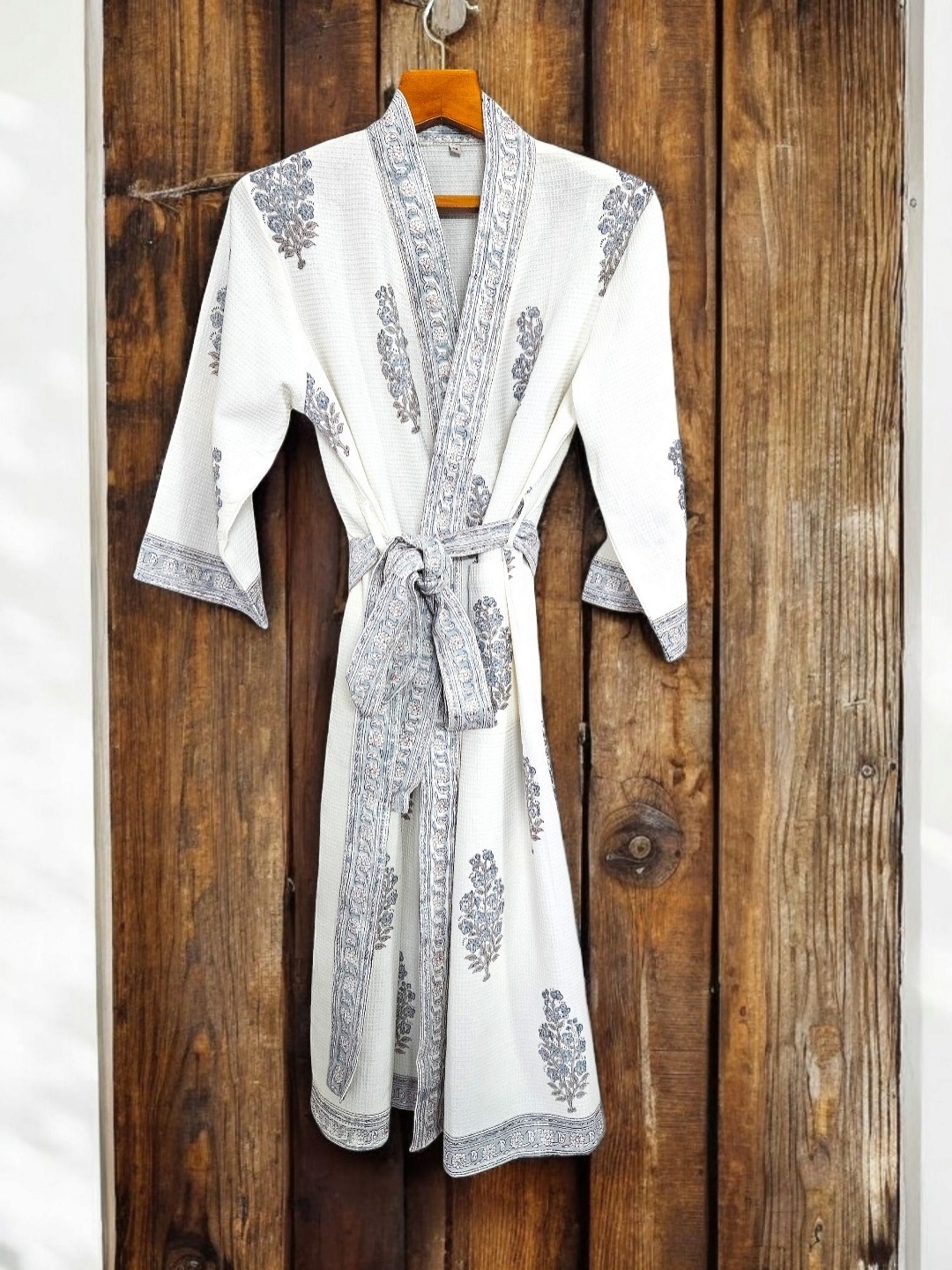 

Feels Like Home White and Grey Floral Printed Cotton Bath Robe