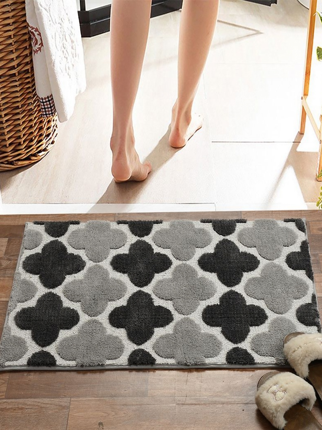 

Pano Grey & Black Abstract 2000 GSM Microfiber Tufted Bath Rugs