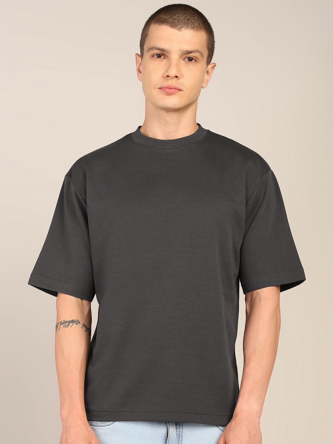 

Alan Jones Men Solid Round Neck Cotton Oversized T-shirt, Grey