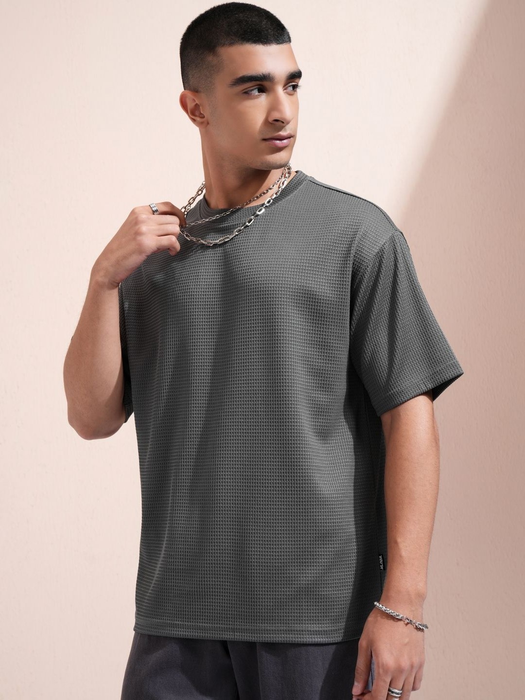 

HIGHLANDER Men Self Design Round Neck Relaxed Fit T-shirt, Grey