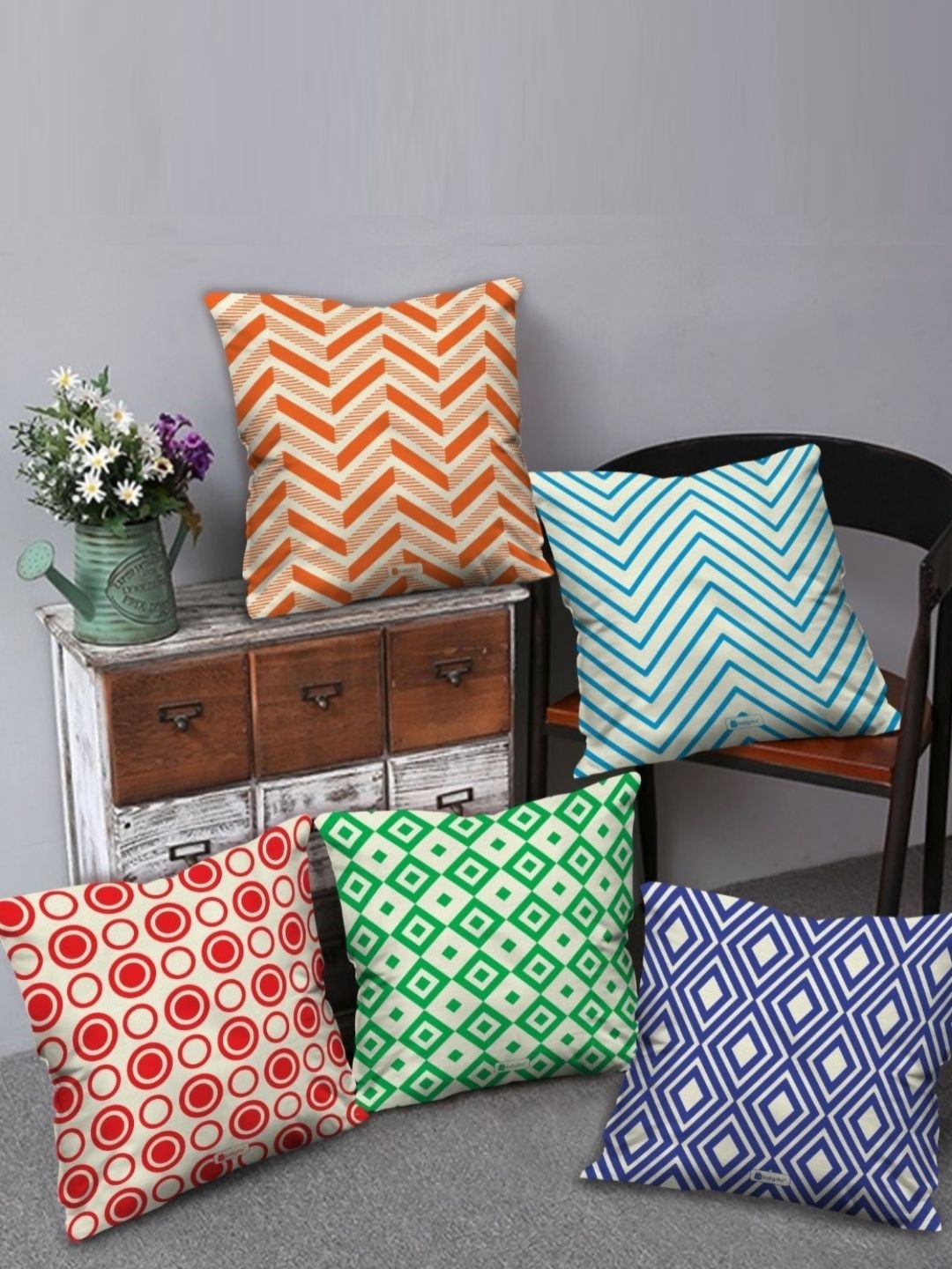 

Indigifts Red & Green 5 Pieces Geometric Printed Square Cushion Covers