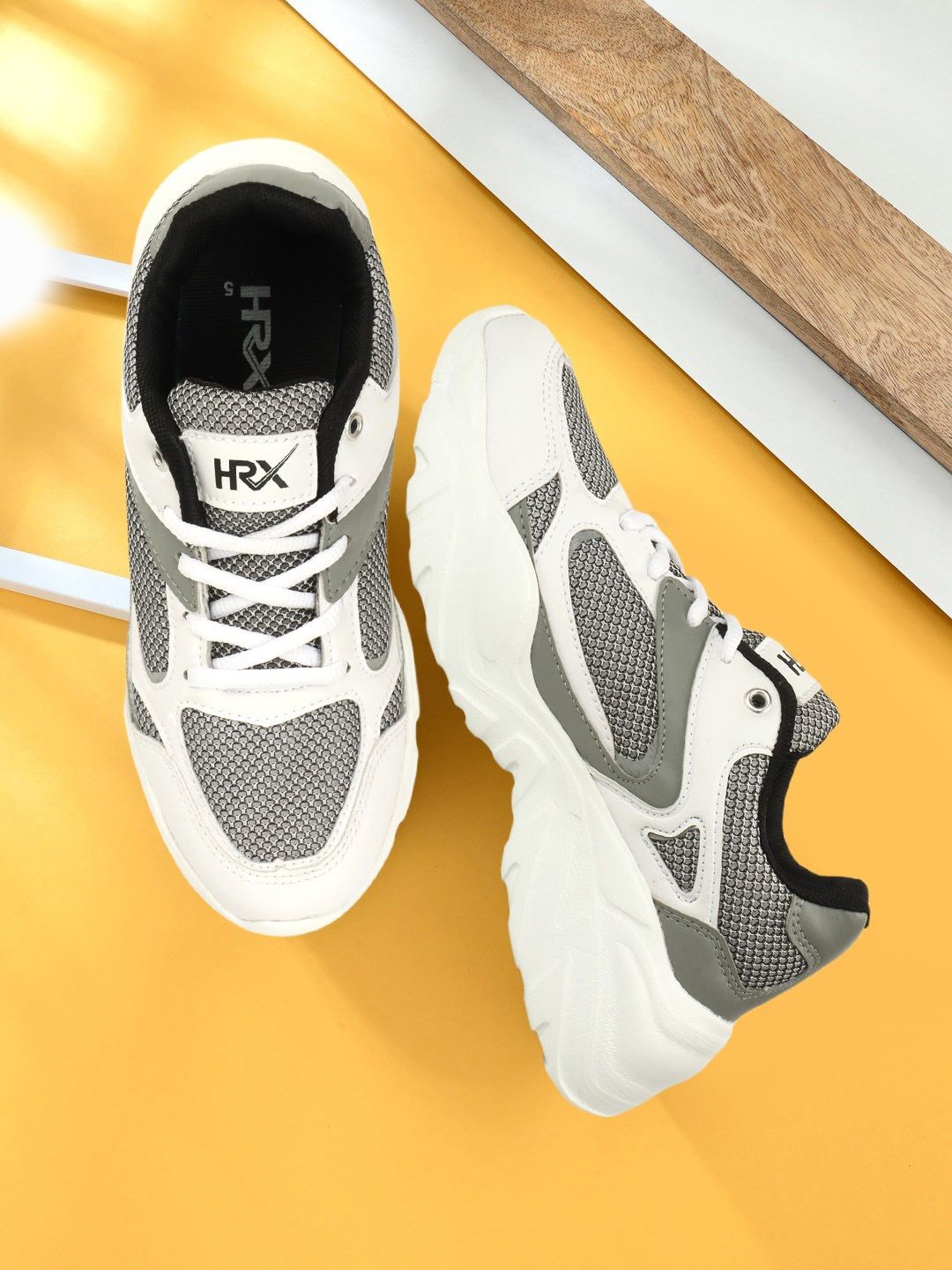

HRX by Hrithik Roshan Women Textured Lightweight Sneakers, White