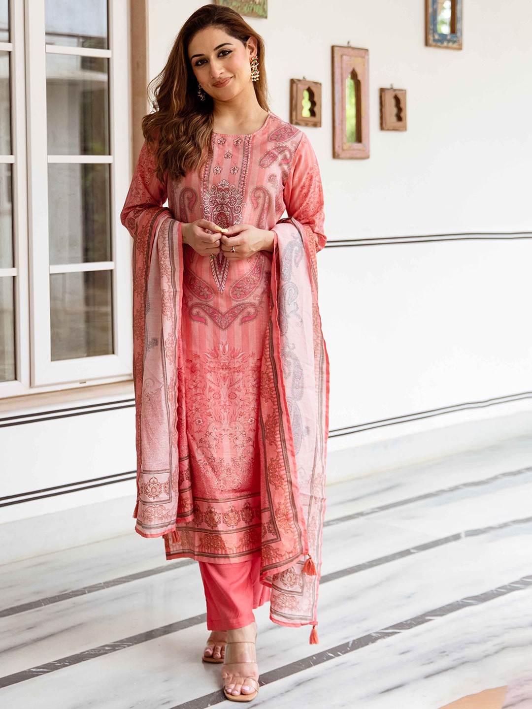 

Nehamta Women Floral Printed Regular Beads and Stones Kurta With Trousers & Dupatta, Peach