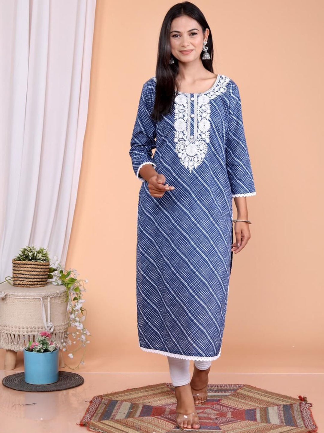 

JC4U Women Geometric Embroidered Chikankari Floral Kurta, Blue