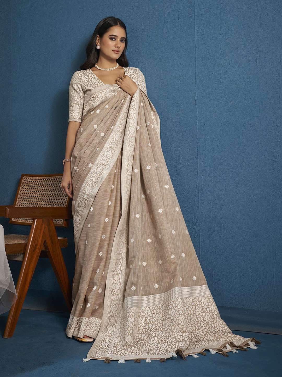 

elora Woven Design Chikankari Linen Blend Designer Saree, Brown