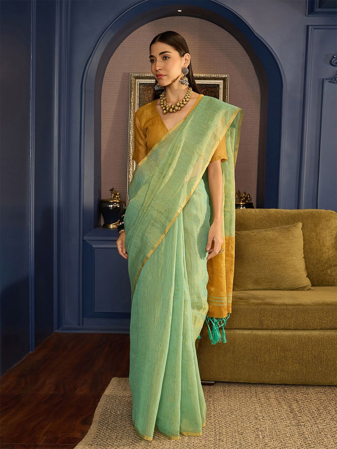 

Sangria Woven Design Saree With Blouse Piece, Green