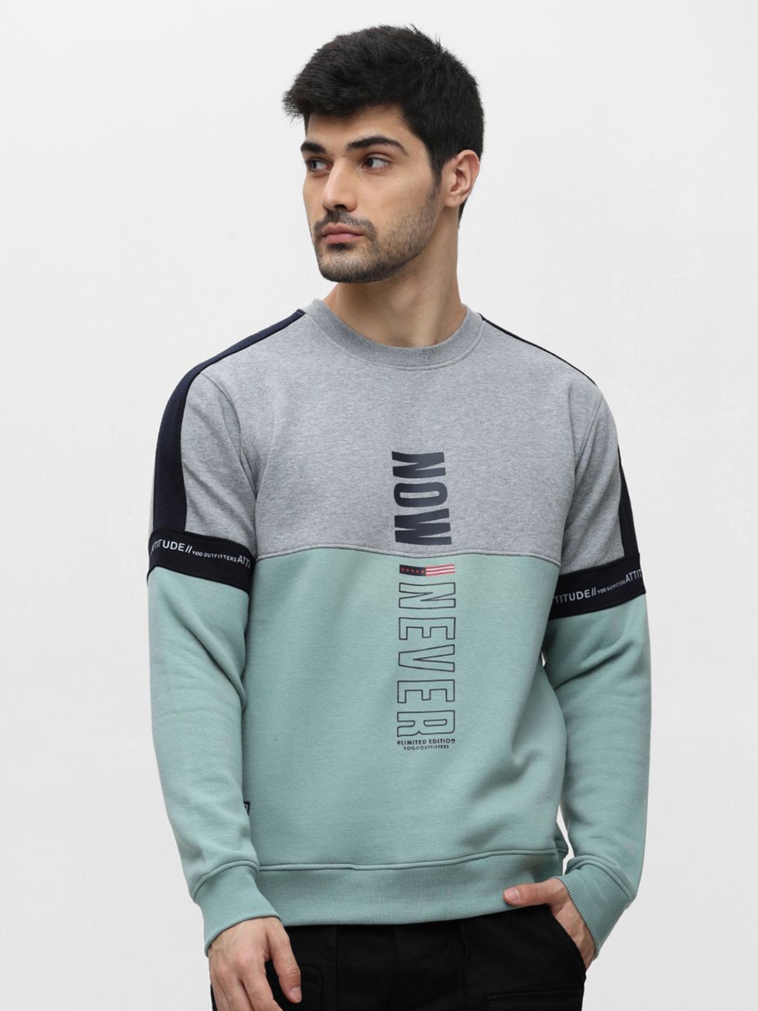 

Klub Fox Men Colourblocked Round Neck Fleece Sweatshirt, Green