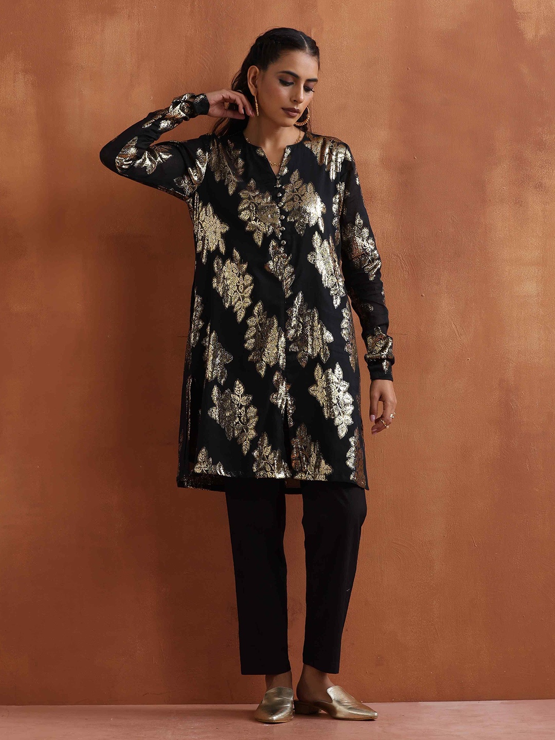 

trueBrowns Woven Design Metallic Top With Trousers, Black