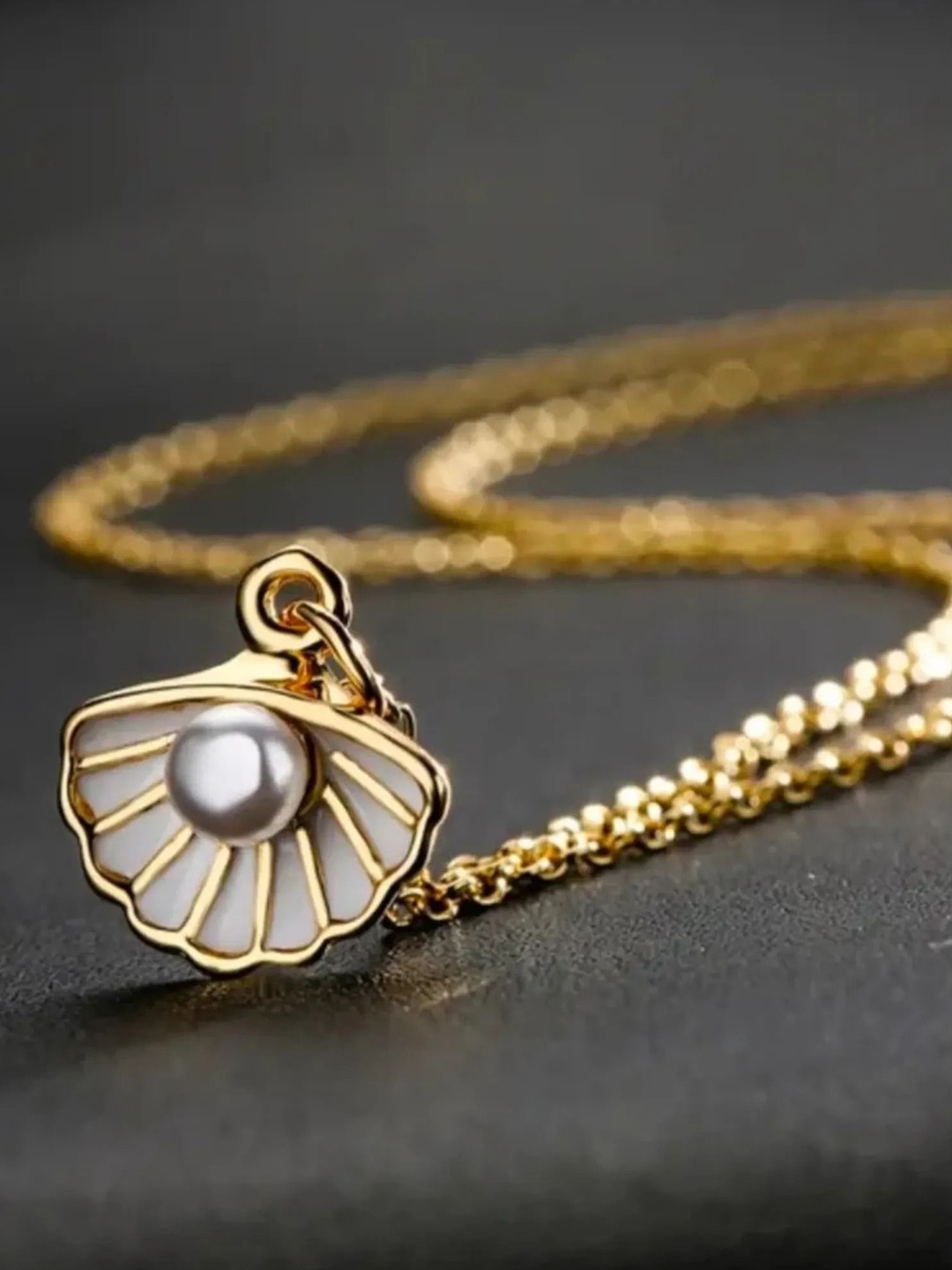 

V FASHION JEWELLERY Gold- Plated Stainless Steel Pearl Enamelled Pendant With Chain