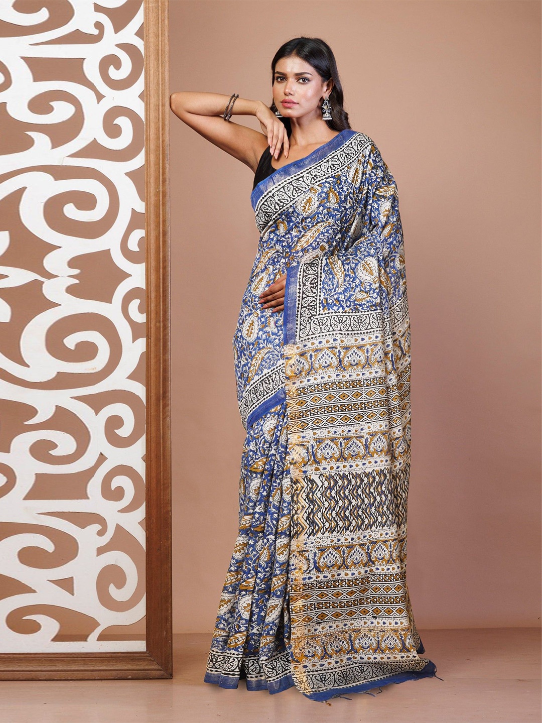 

Unnati Silks Floral Zari Handloom Bagru Saree, Blue